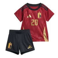 Camisa de Futebol Bélgica Lois Openda #20 Equipamento Principal Infantil Europeu 2024 Manga Curta (+ Calças curtas)